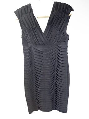 Adrianna Papell Black Sleeveless V-Neck Textured Midi Dress
